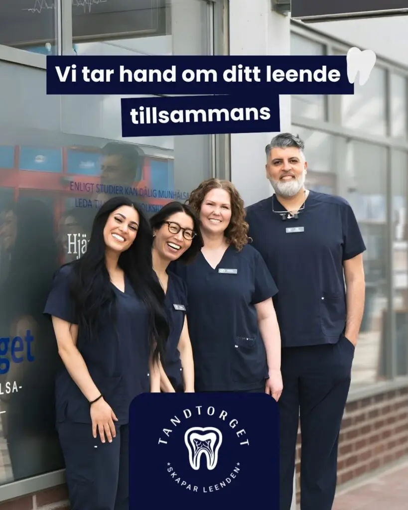 Four dental staff in navy scrubs stand outside a clinic, smiling under a banner that reads 'Vi tar hand om ditt leende tillsammans' with a tooth logo nearby.